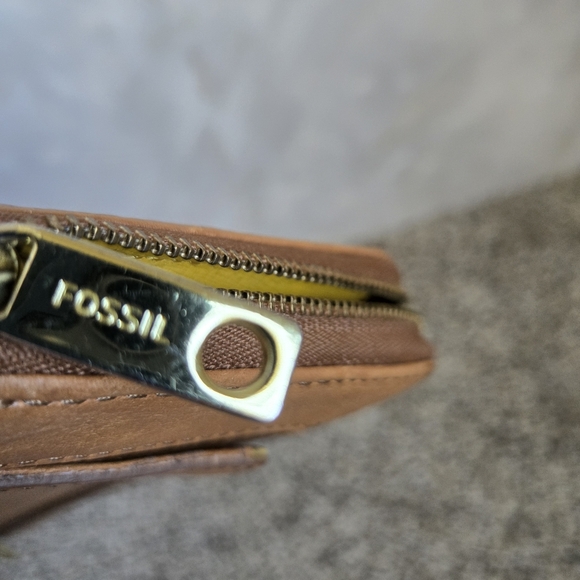 Fossil Tan Leather Women's Wallet - Picture 5 of 11